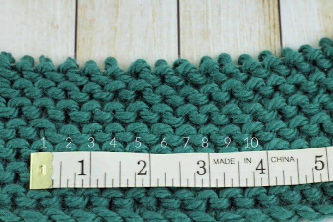 Measuring stitches to estimate knitting gauge