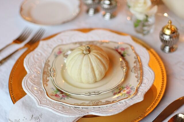 place setting for a tranquil Thanksgiving dinner